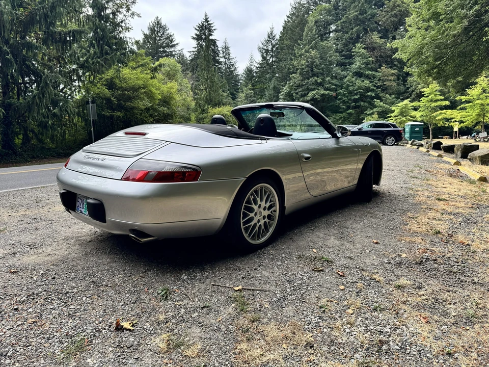2001 Porsche 996 Carrera 4 - Image 10 of 31