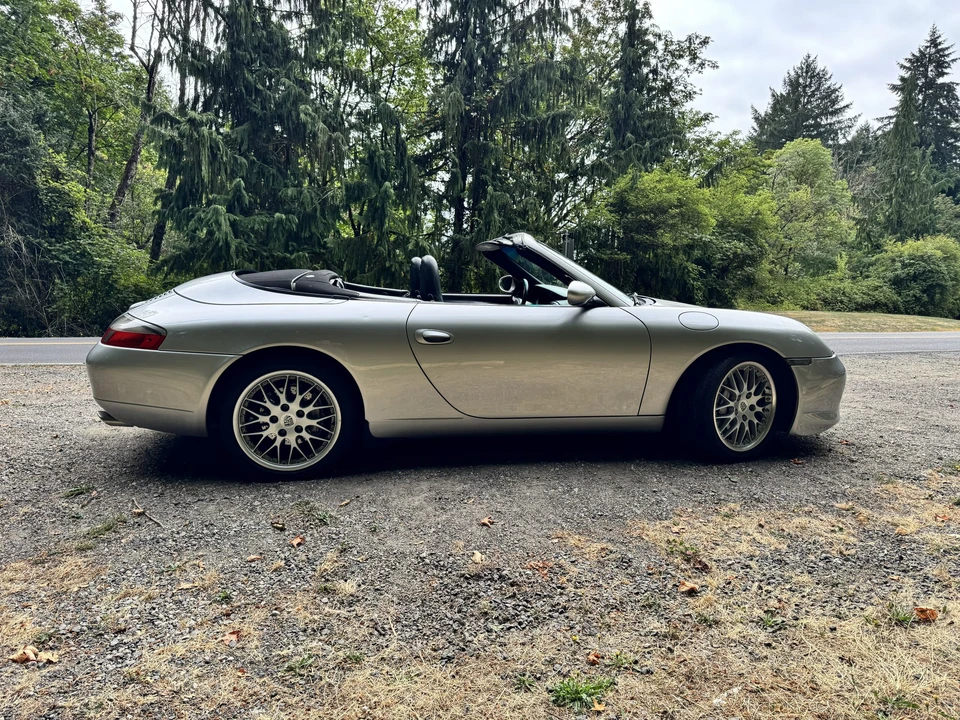 2001 Porsche 996 Carrera 4 - Image 12 of 31