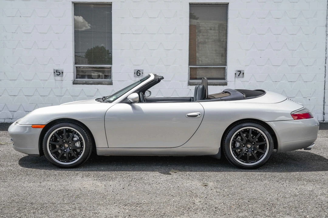 2001 Porsche 996 Carrera - Image 10 of 31