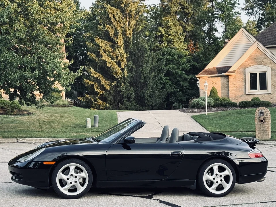 2001 Porsche 996 Carrera 4 - Image 9 of 31