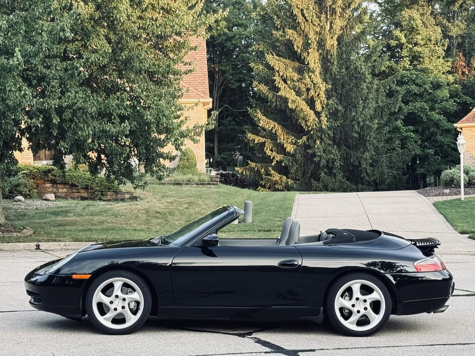 2001 Porsche 996 Carrera 4 - Image 10 of 31