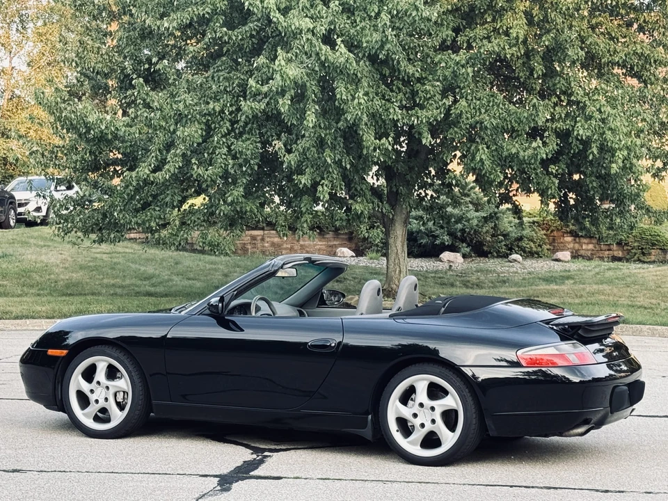 2001 Porsche 996 Carrera 4 - Image 12 of 31