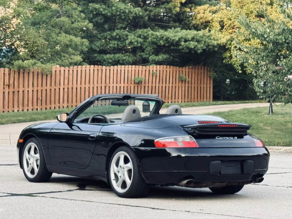 2001 Porsche 996 Carrera 4 - Image 14 of 31