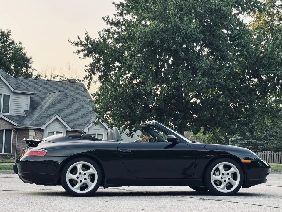 2001 Porsche 996 Carrera 4 - Image 25 of 31