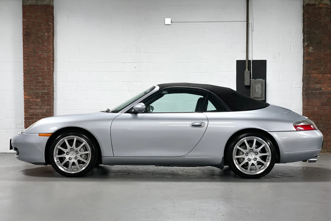 2001 Porsche 996 Carrera 4 - Image 5 of 31