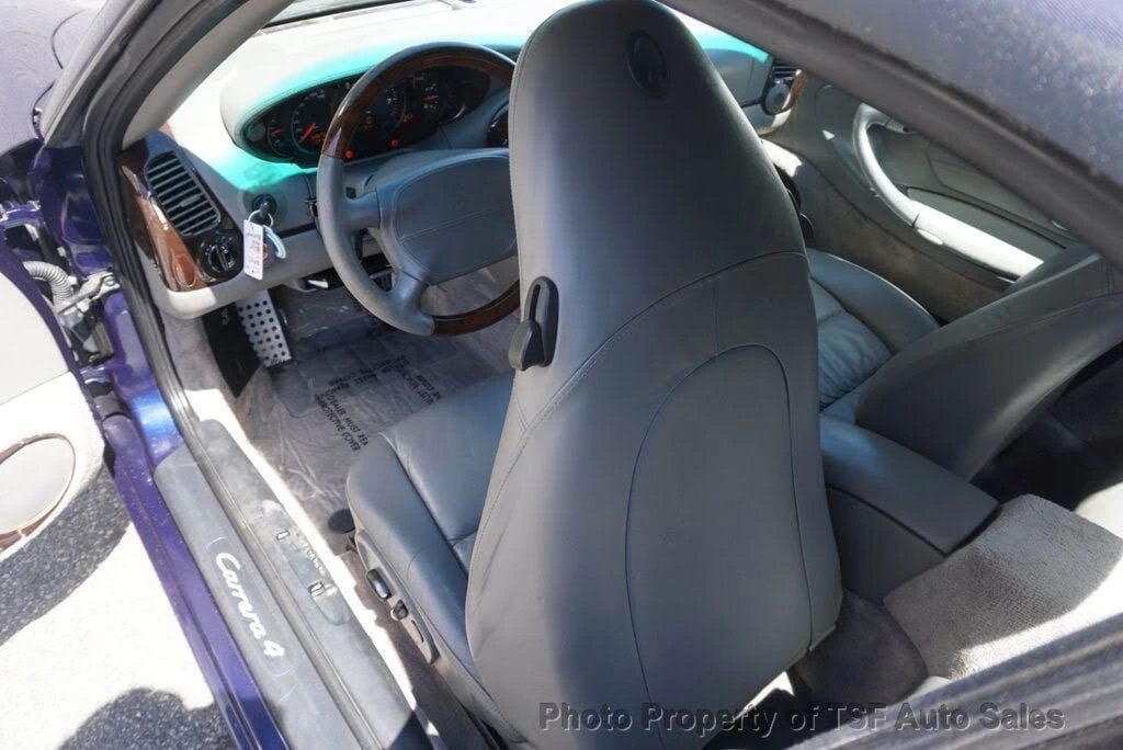 2001 Porsche 996 Carrera 4 - Image 17 of 31