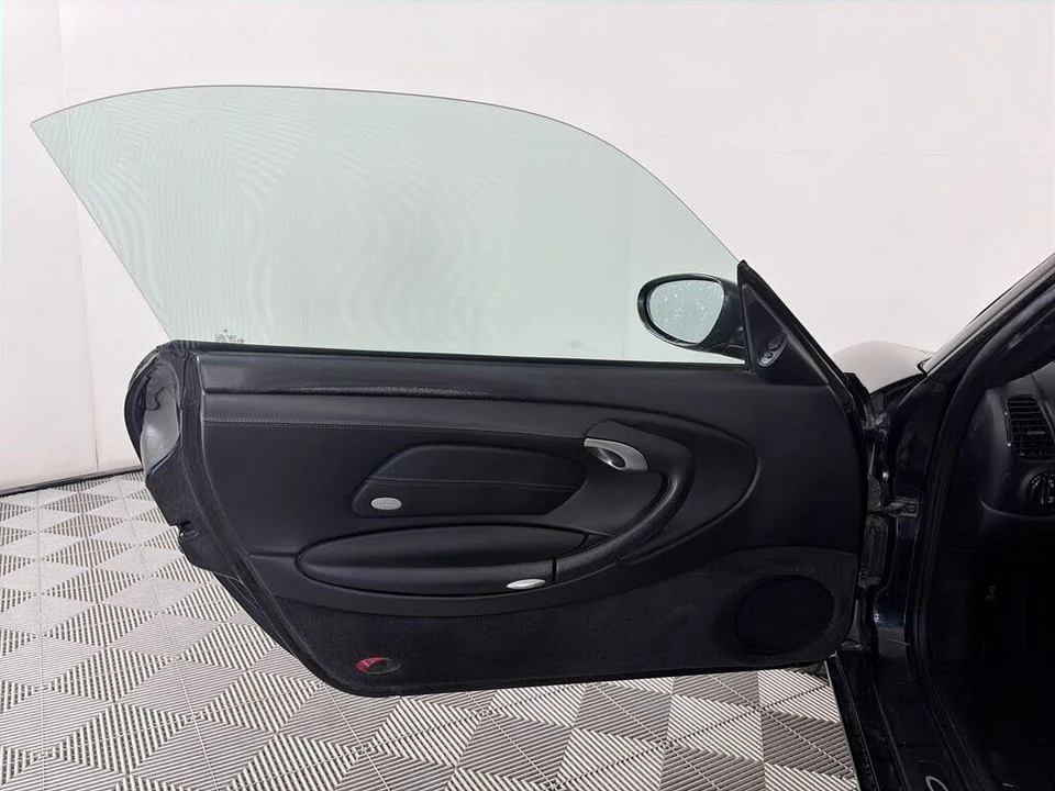 2001 Porsche 996 Carrera - Image 10 of 24