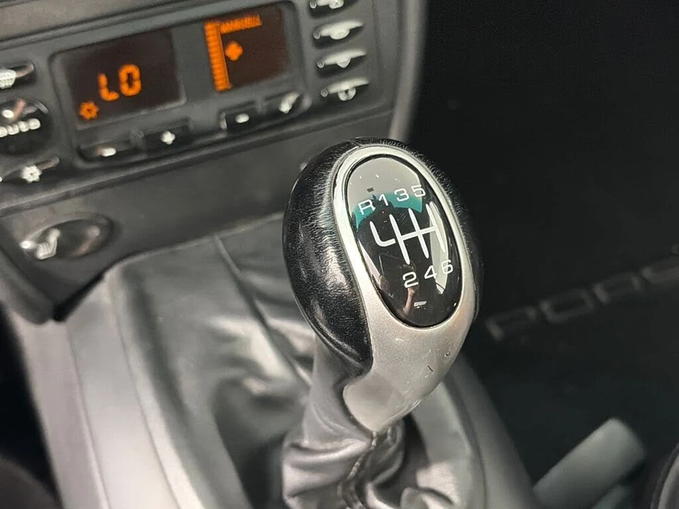 2001 Porsche 996 Carrera - Image 18 of 24