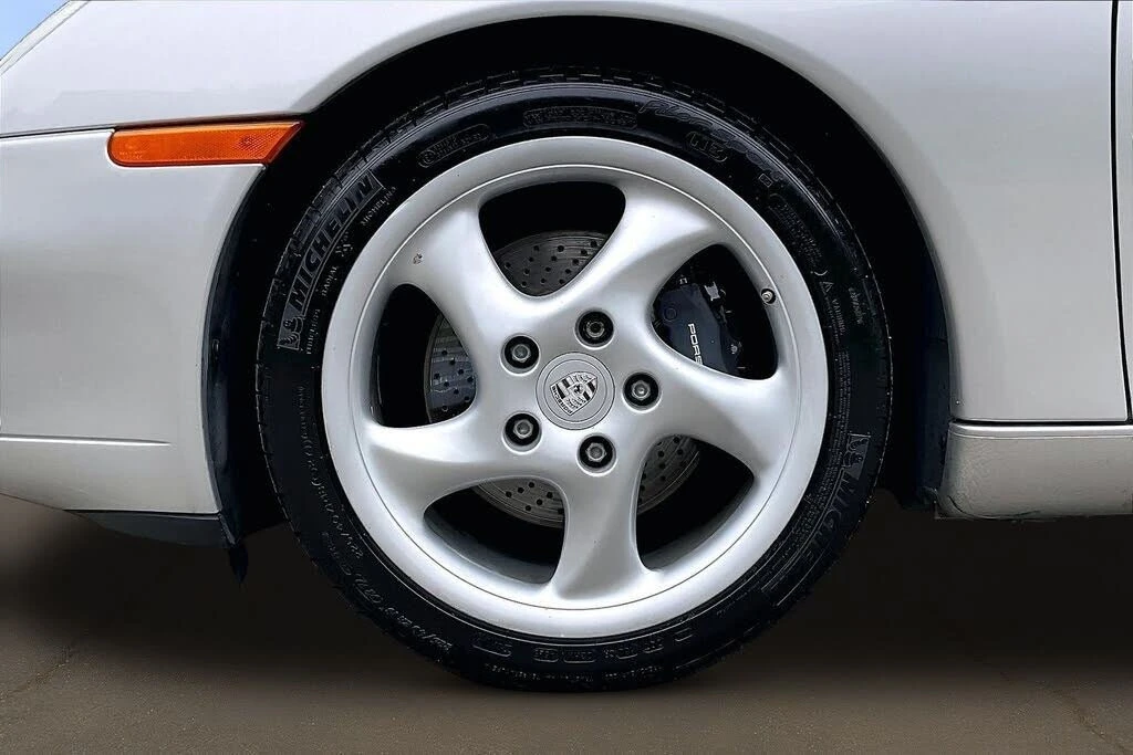 2001 Porsche 996 Carrera 4 - Image 9 of 27