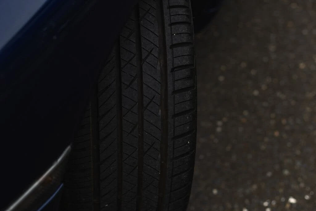 2001 Porsche 996 Carrera 4 - Image 6 of 29