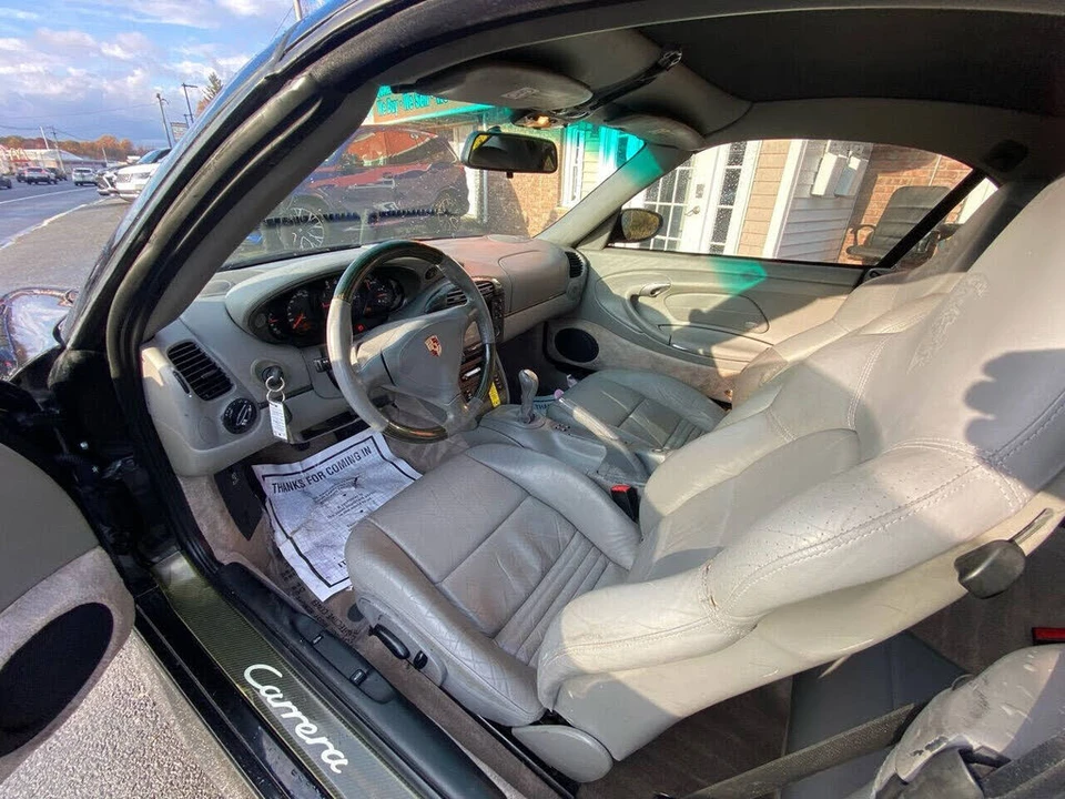 2001 Porsche 996 Carrera 4 - Image 7 of 18
