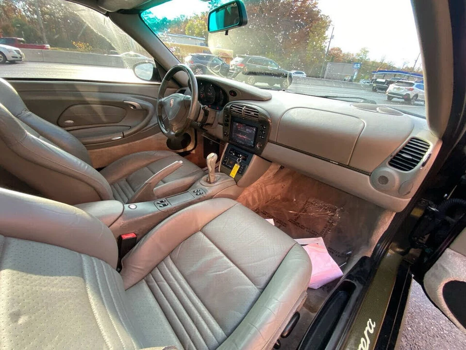 2001 Porsche 996 Carrera 4 - Image 11 of 18