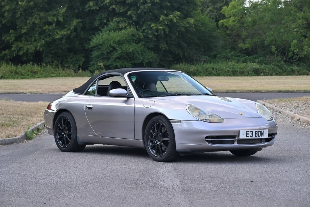 2001 Porsche 996 Carrera 4 - Image 15 of 30