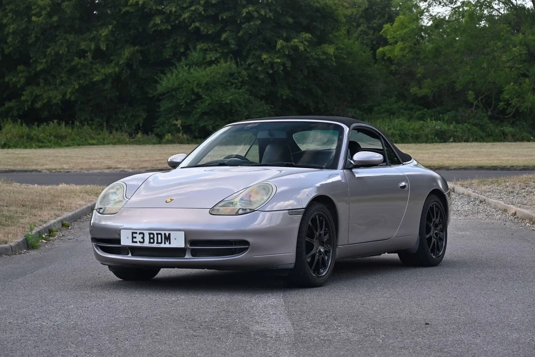 2001 Porsche 996 Carrera 4 - Image 18 of 30