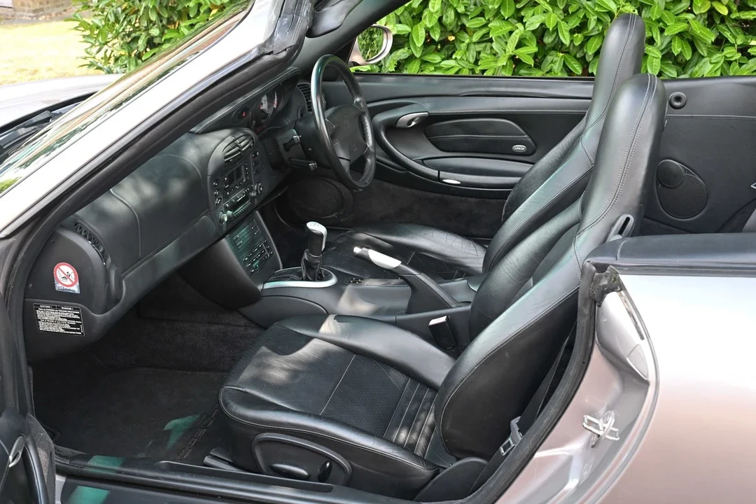 2001 Porsche 996 Carrera 4 - Image 10 of 30