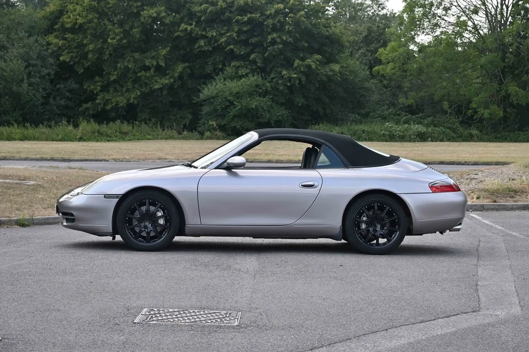 2001 Porsche 996 Carrera 4 - Image 19 of 30