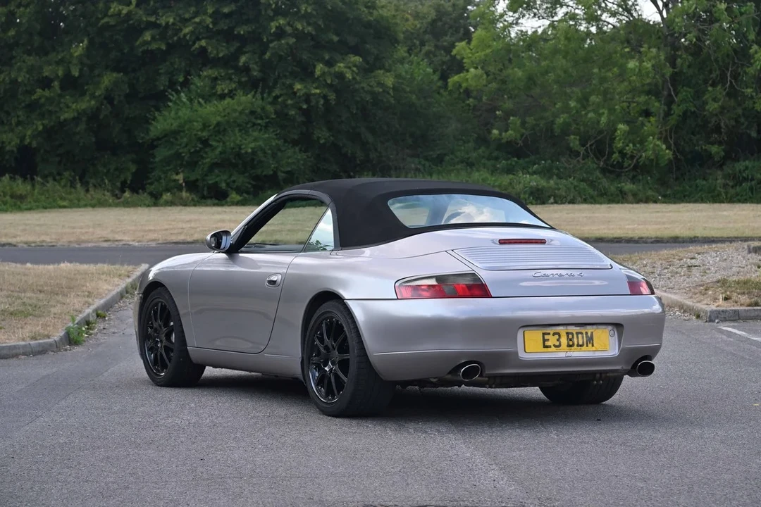 2001 Porsche 996 Carrera 4 - Image 21 of 30