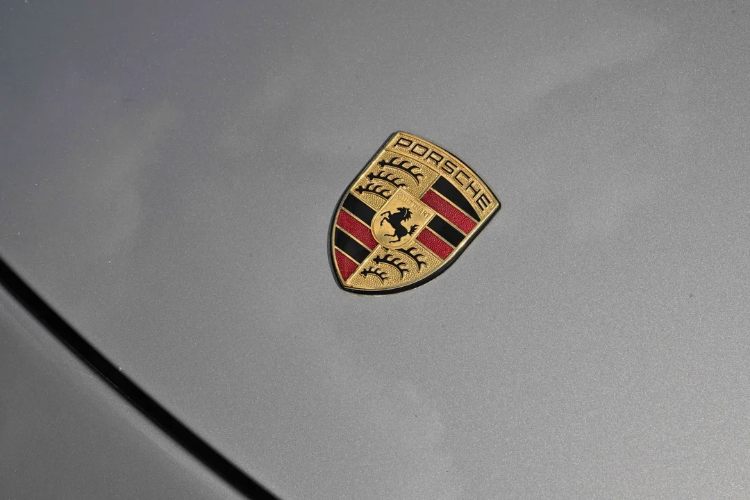 2001 Porsche 996 Carrera 4 - Image 16 of 30