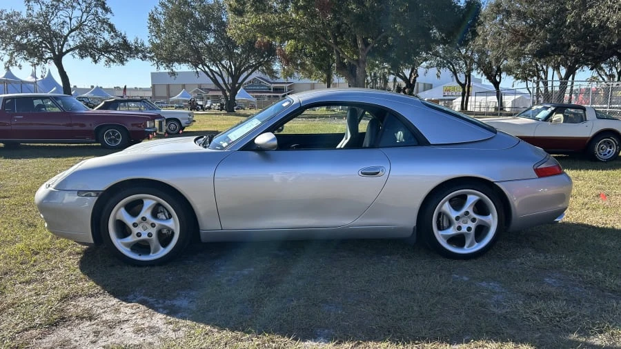2001 Porsche 996 Carrera 4 - Image 5 of 16