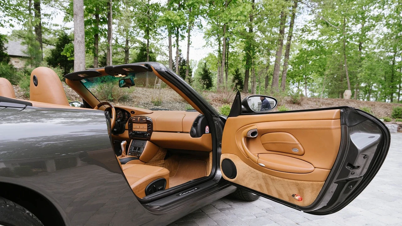 2001 Porsche 996 Carrera 4 - Image 29 of 31