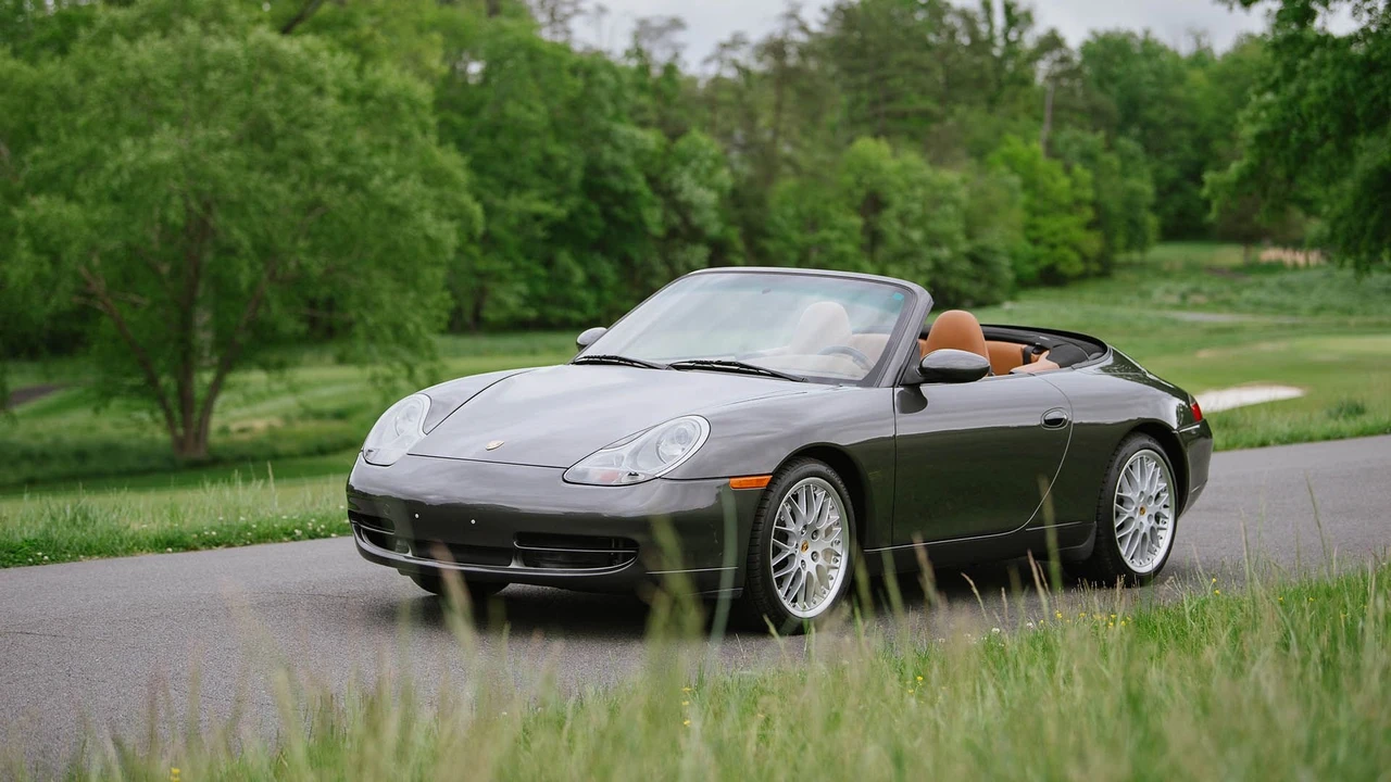 2001 Porsche 996 Carrera 4 - Image 9 of 31