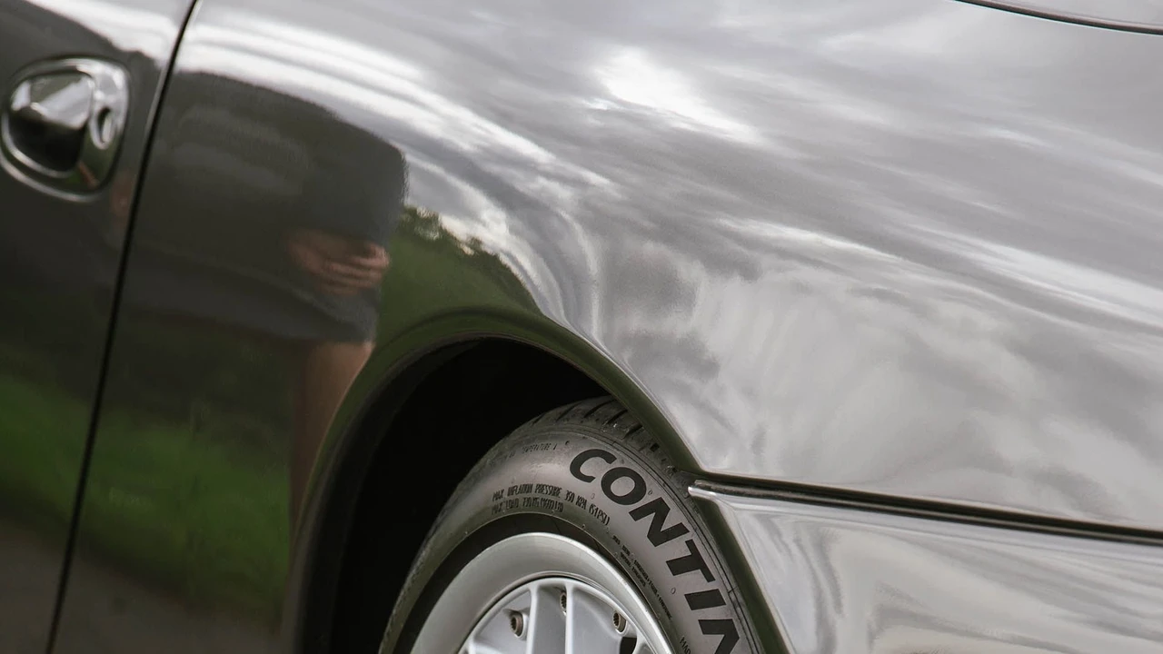 2001 Porsche 996 Carrera 4 - Image 20 of 31