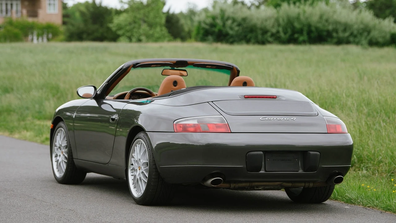 2001 Porsche 996 Carrera 4 - Image 8 of 31
