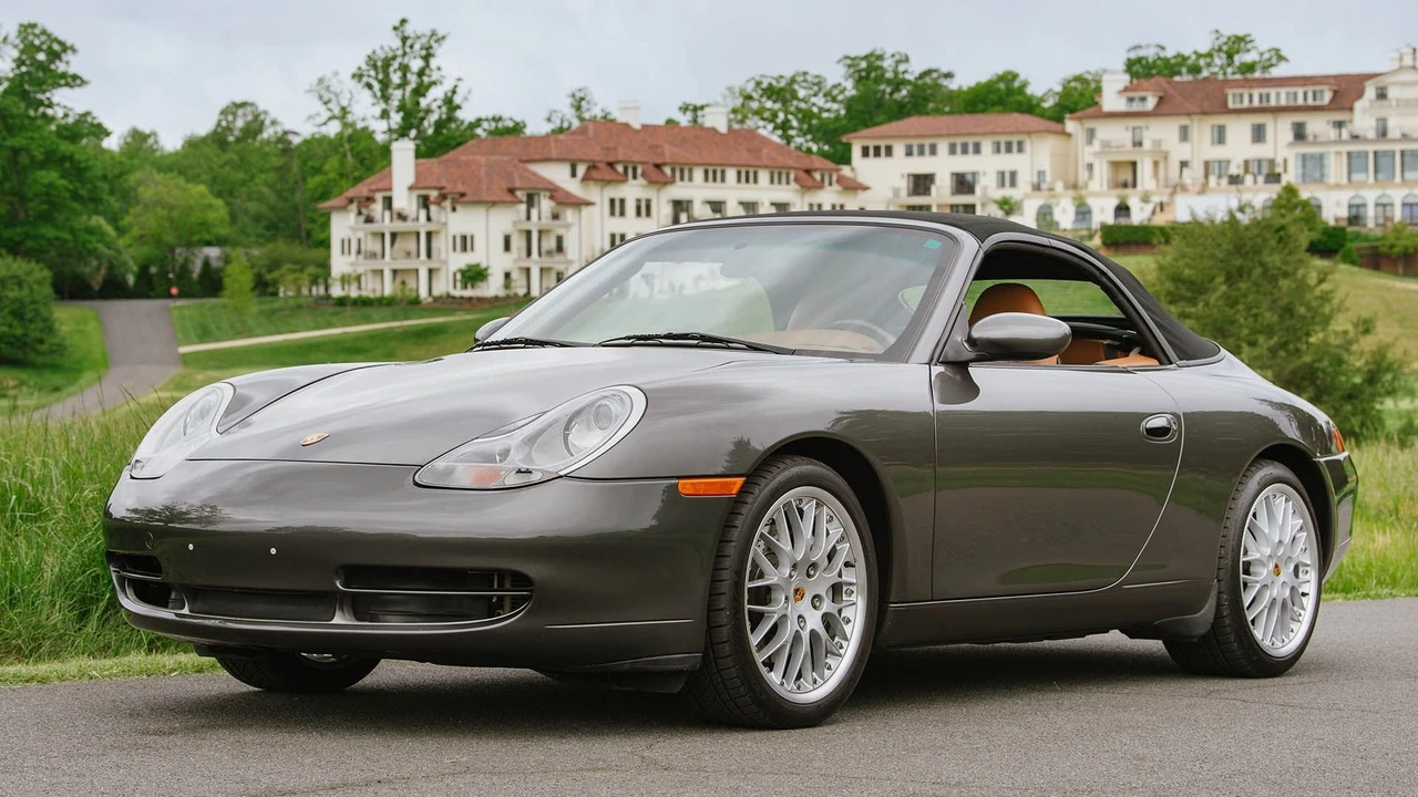 2001 Porsche 996 Carrera 4 - Image 4 of 31