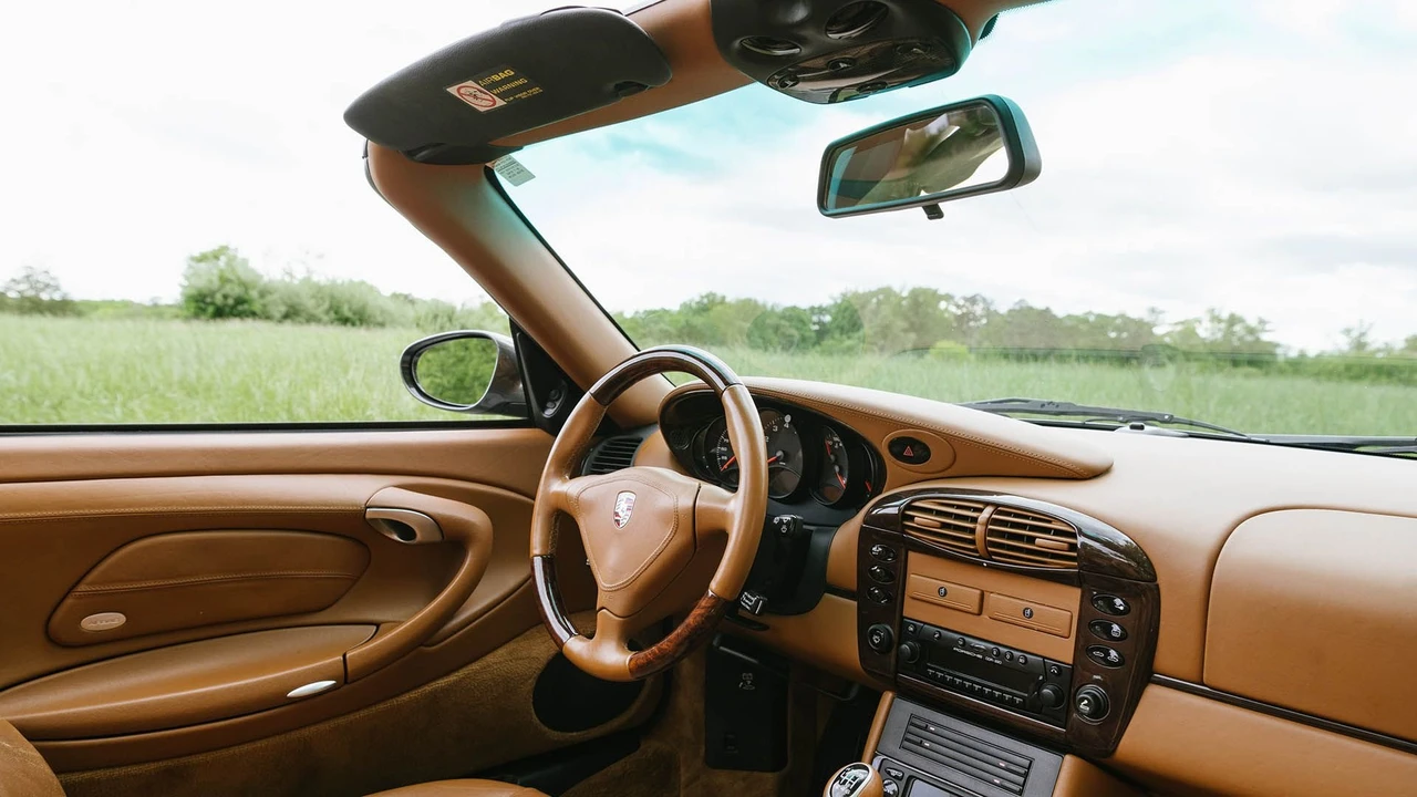 2001 Porsche 996 Carrera 4 - Image 28 of 31