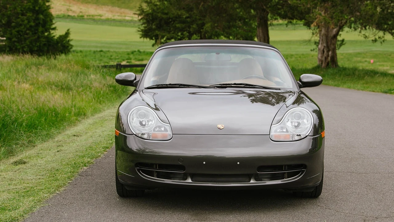 2001 Porsche 996 Carrera 4 - Image 3 of 31