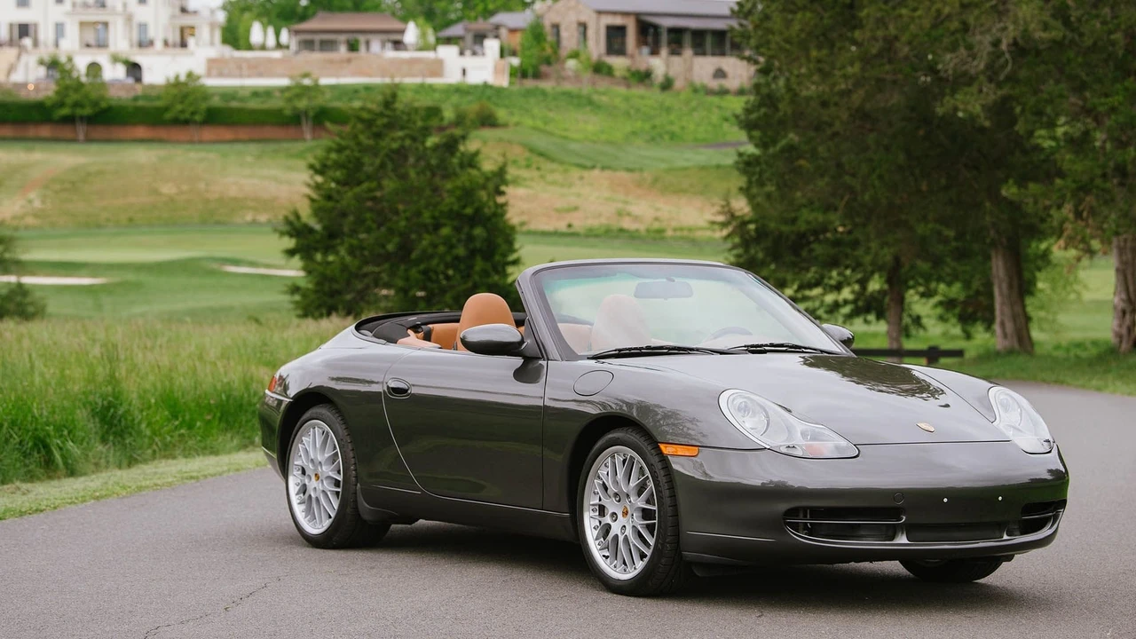 2001 Porsche 996 Carrera 4 - Image 7 of 31