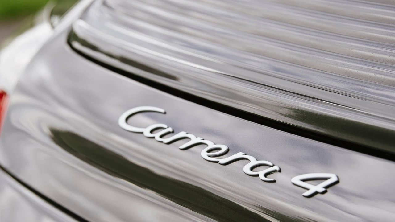 2001 Porsche 996 Carrera 4 - Image 25 of 31