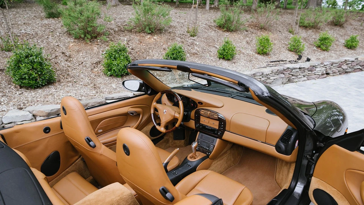 2001 Porsche 996 Carrera 4 - Image 30 of 31