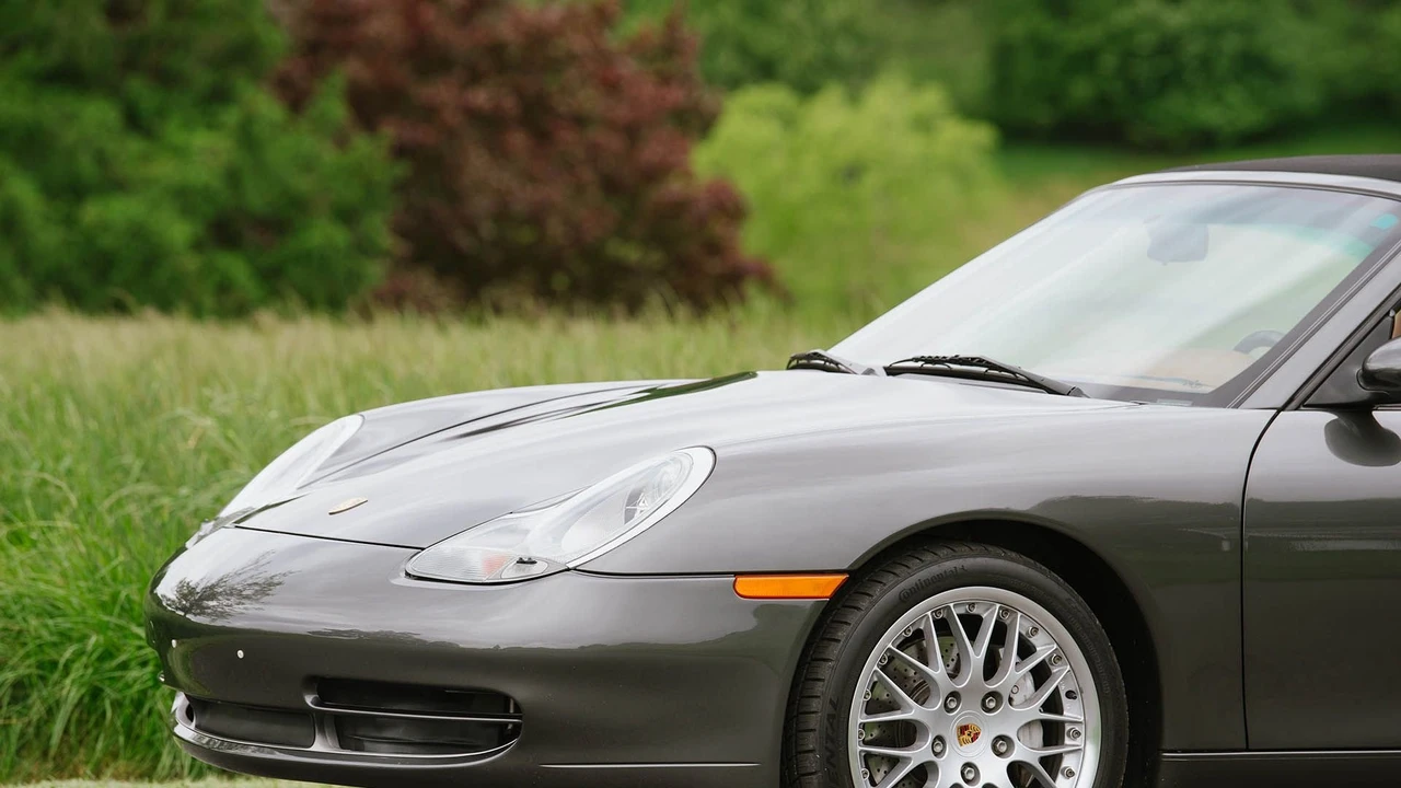 2001 Porsche 996 Carrera 4 - Image 19 of 31