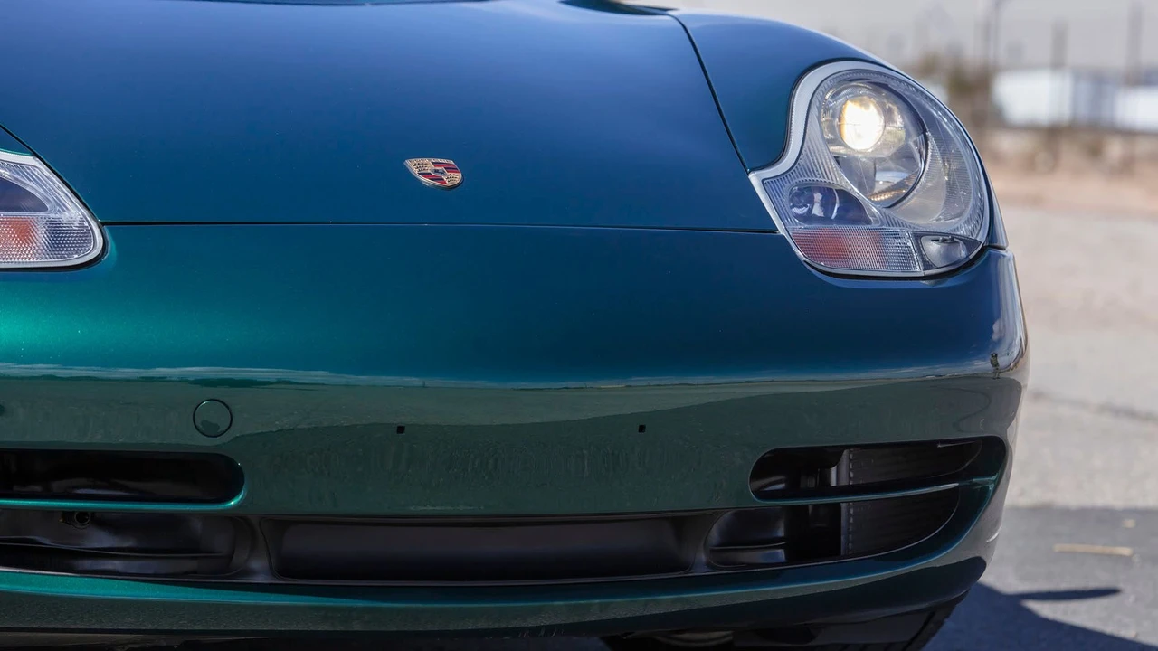 2001 Porsche 996 Carrera 4 - Image 25 of 31
