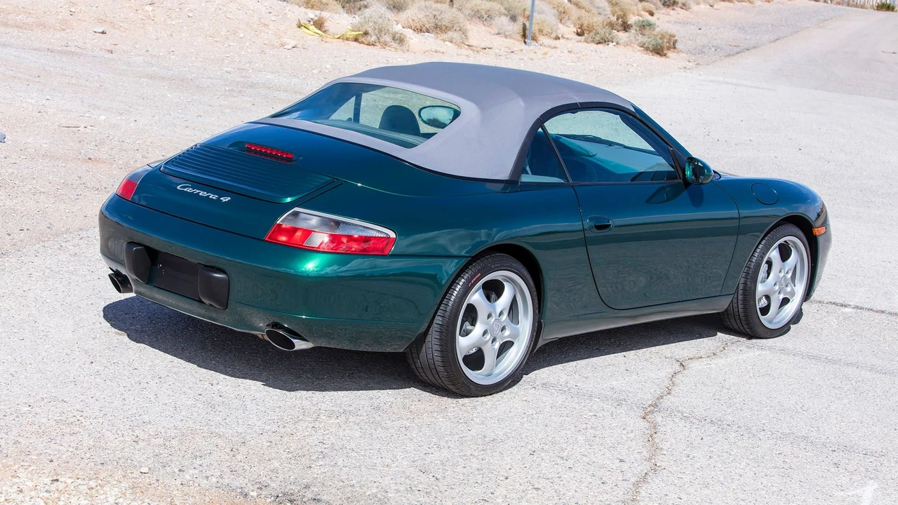 2001 Porsche 996 Carrera 4 - Image 23 of 31