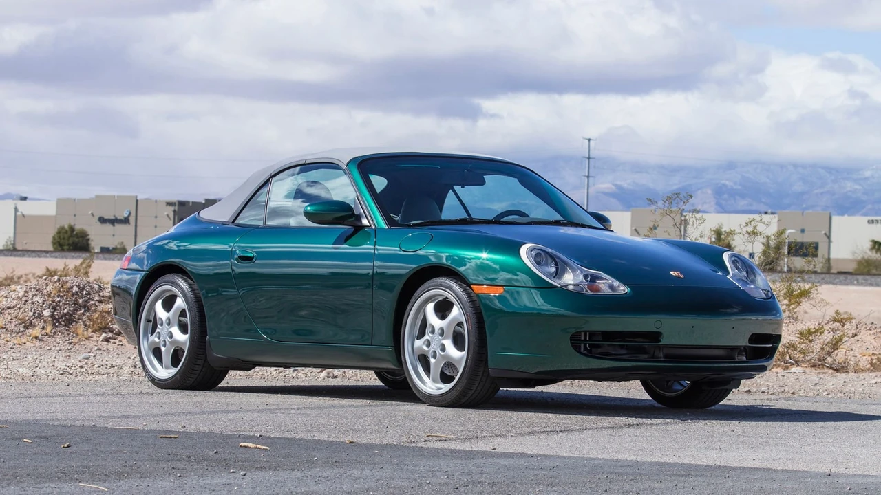 2001 Porsche 996 Carrera 4 - Image 18 of 31