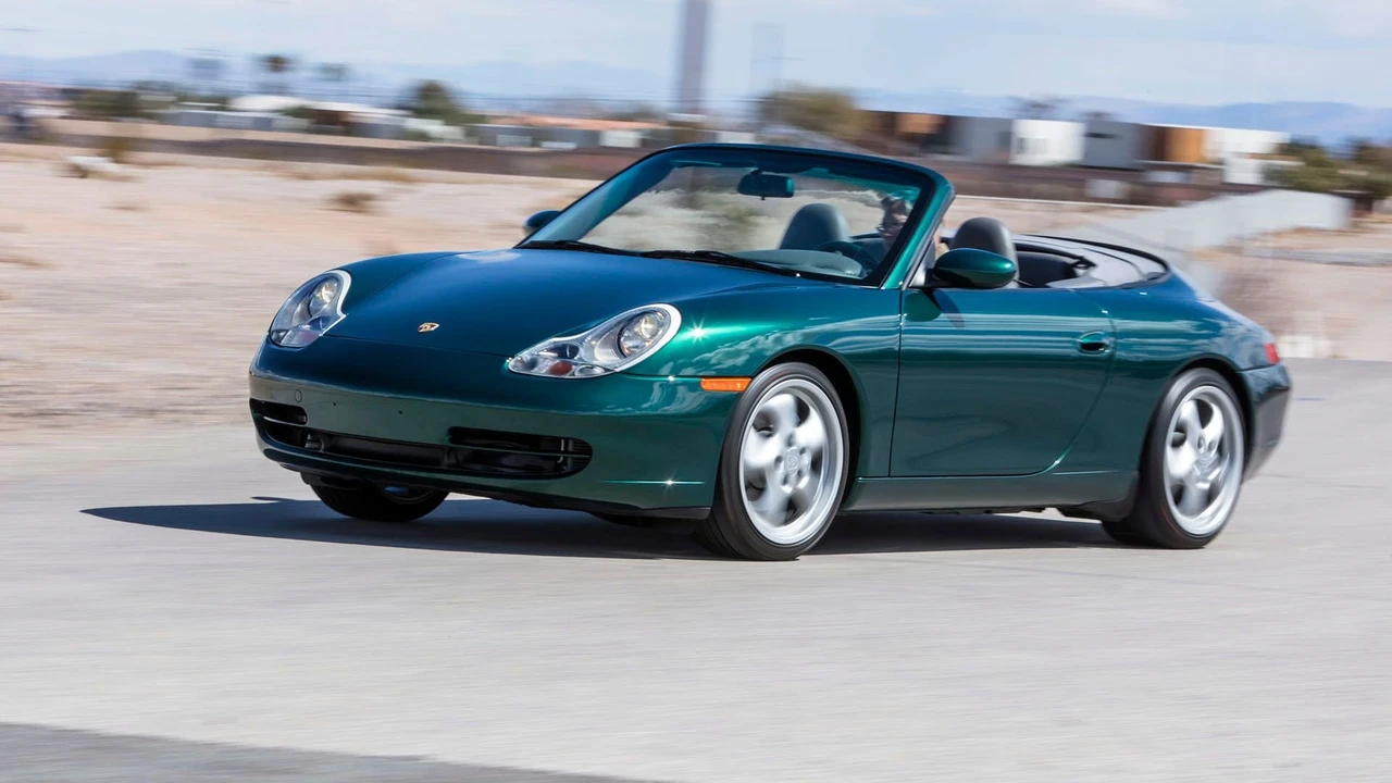 2001 Porsche 996 Carrera 4 - Image 9 of 31