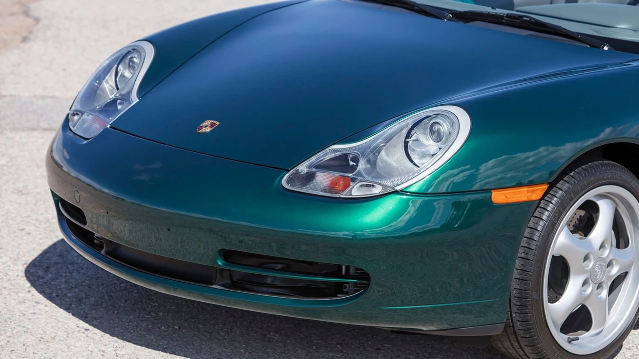 2001 Porsche 996 Carrera 4 - Image 28 of 31