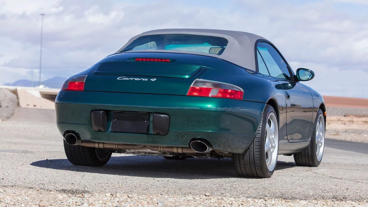 2001 Porsche 996 Carrera 4 - Image 21 of 31