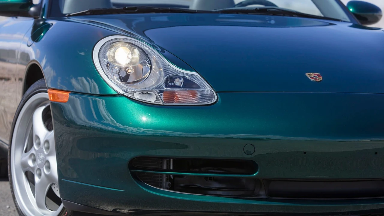 2001 Porsche 996 Carrera 4 - Image 26 of 31