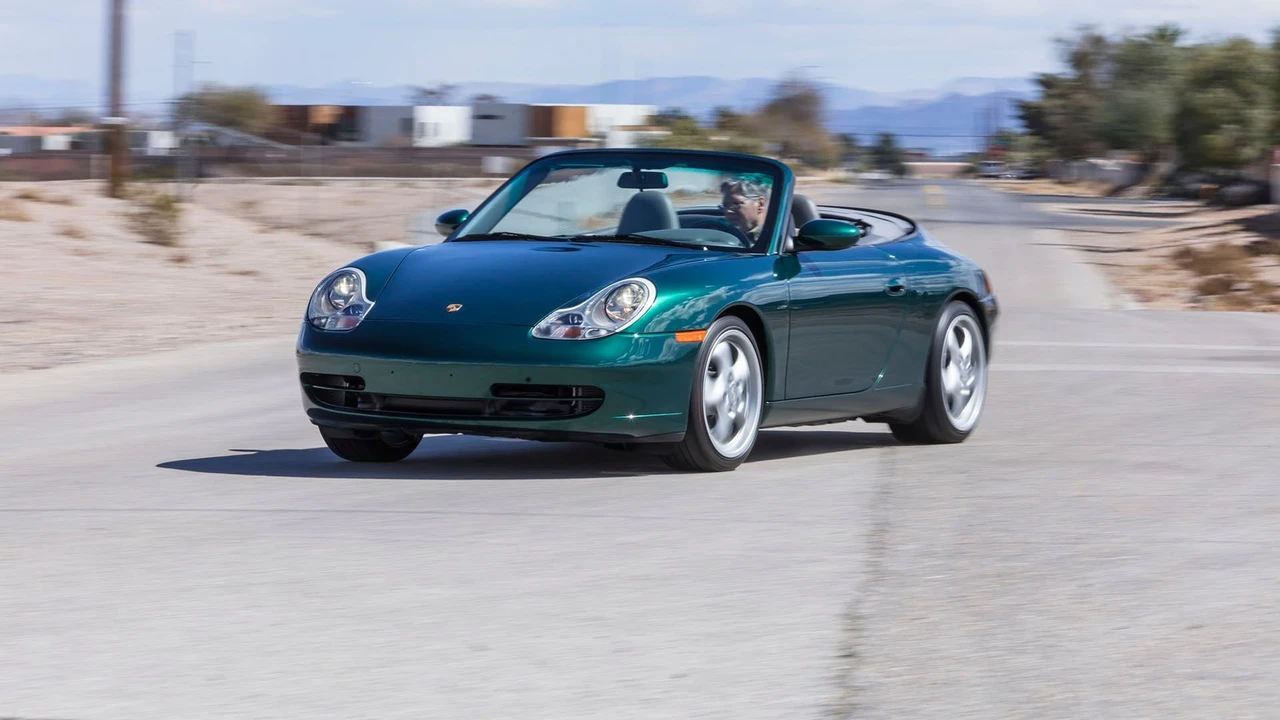 2001 Porsche 996 Carrera 4 - Image 10 of 31