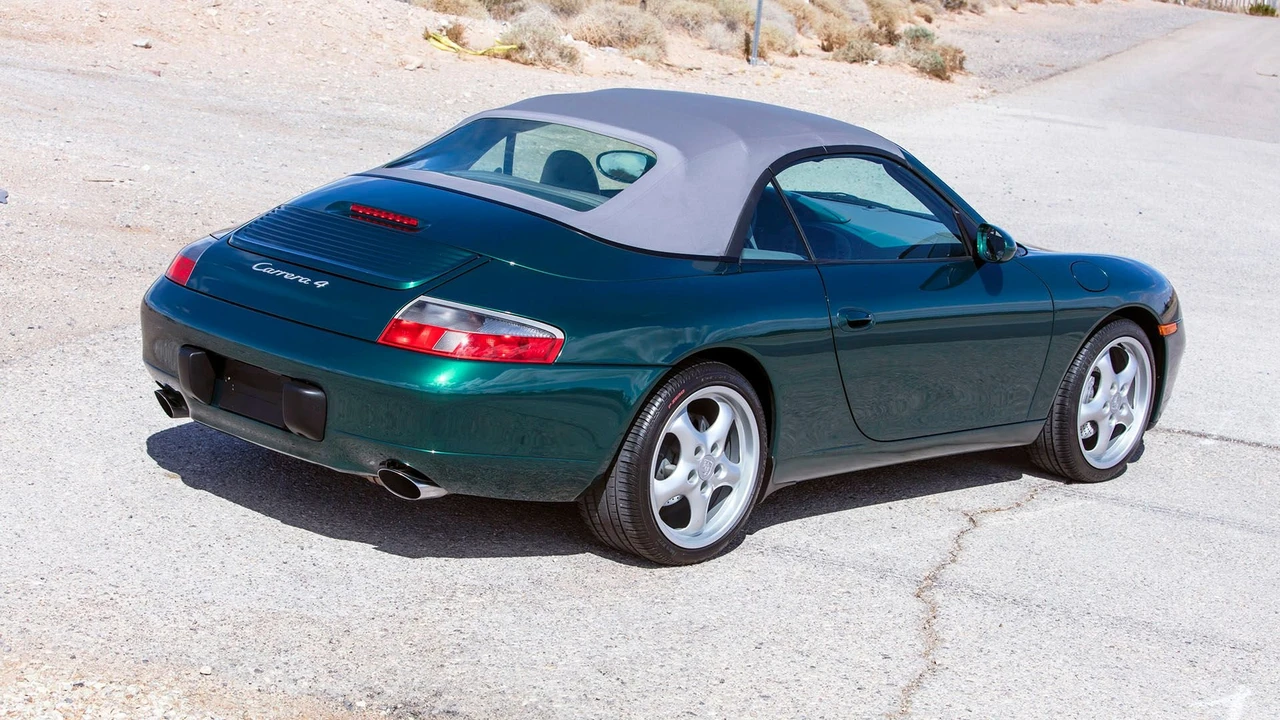 2001 Porsche 996 Carrera 4 - Image 27 of 31