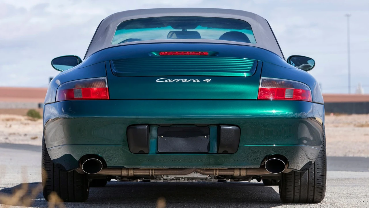 2001 Porsche 996 Carrera 4 - Image 8 of 31