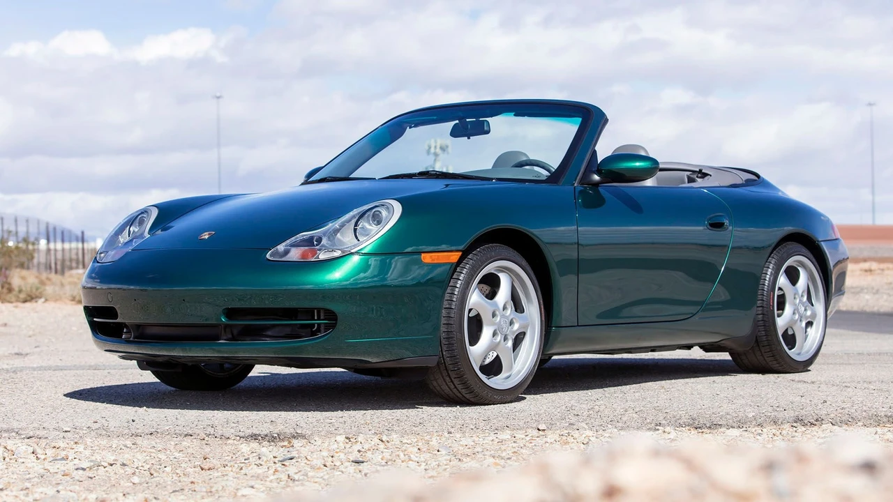 2001 Porsche 996 Carrera 4 - Image 4 of 31