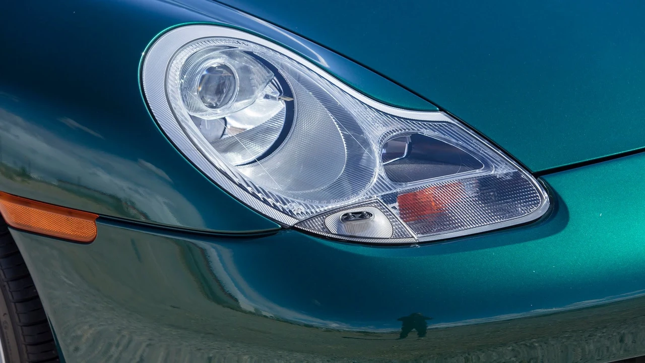 2001 Porsche 996 Carrera 4 - Image 31 of 31