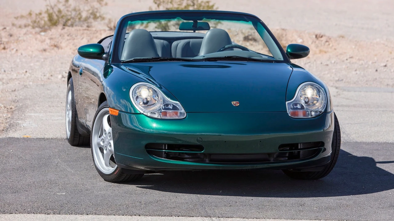 2001 Porsche 996 Carrera 4 - Image 11 of 31