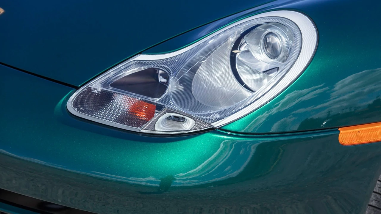 2001 Porsche 996 Carrera 4 - Image 29 of 31
