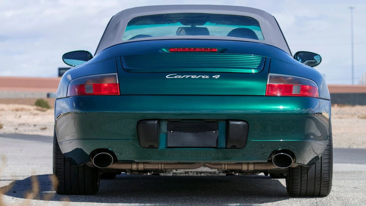 2001 Porsche 996 Carrera 4 - Image 20 of 31