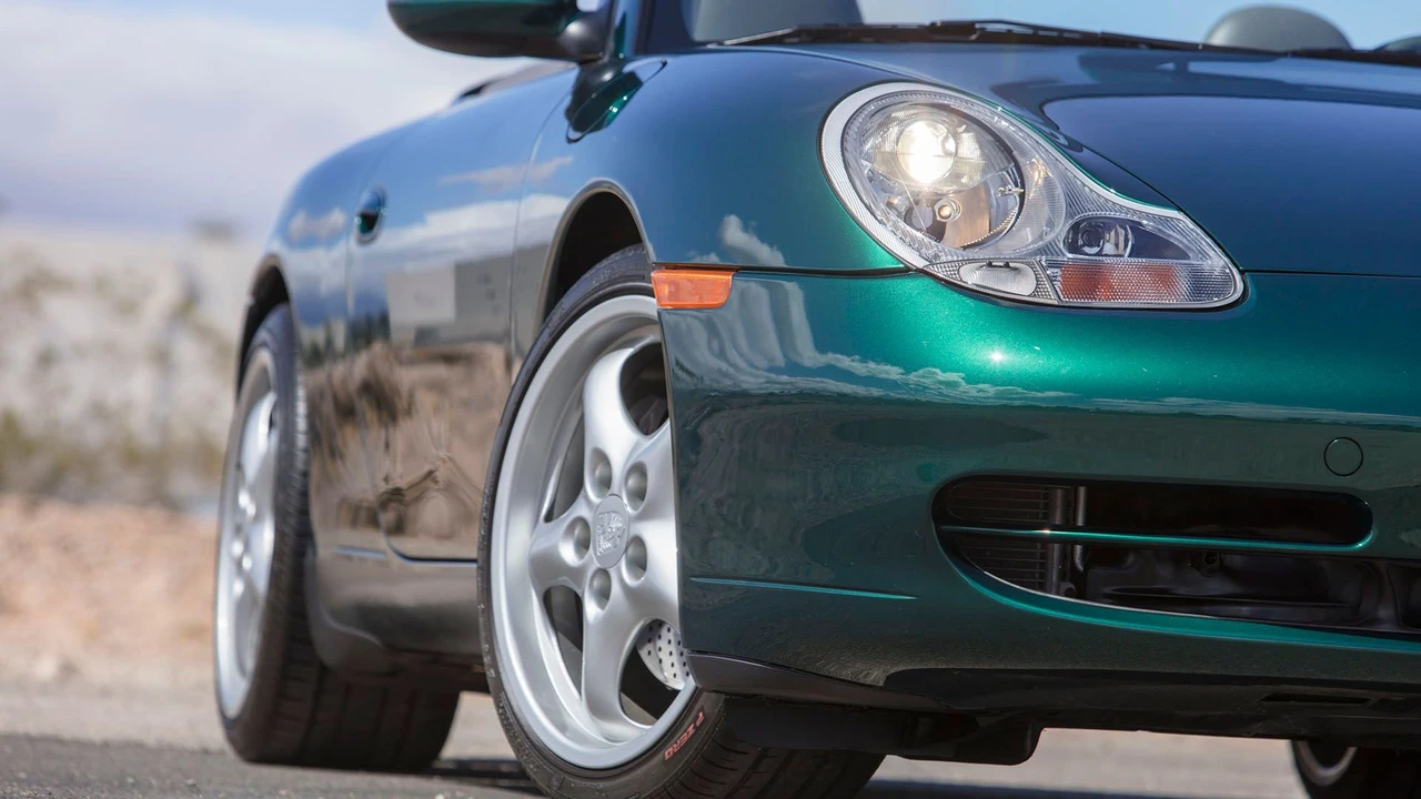 2001 Porsche 996 Carrera 4 - Image 30 of 31